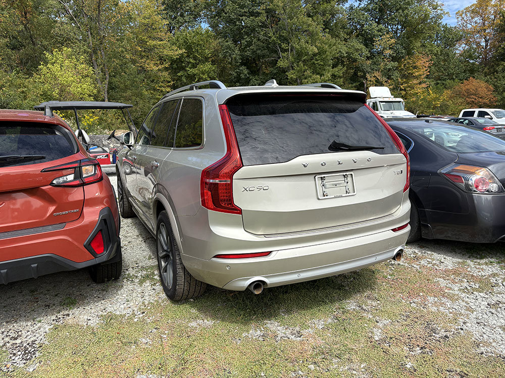 Used 2018 Volvo XC90 T5 Momentum w/ Convenience Package AWD/4WD image 2
