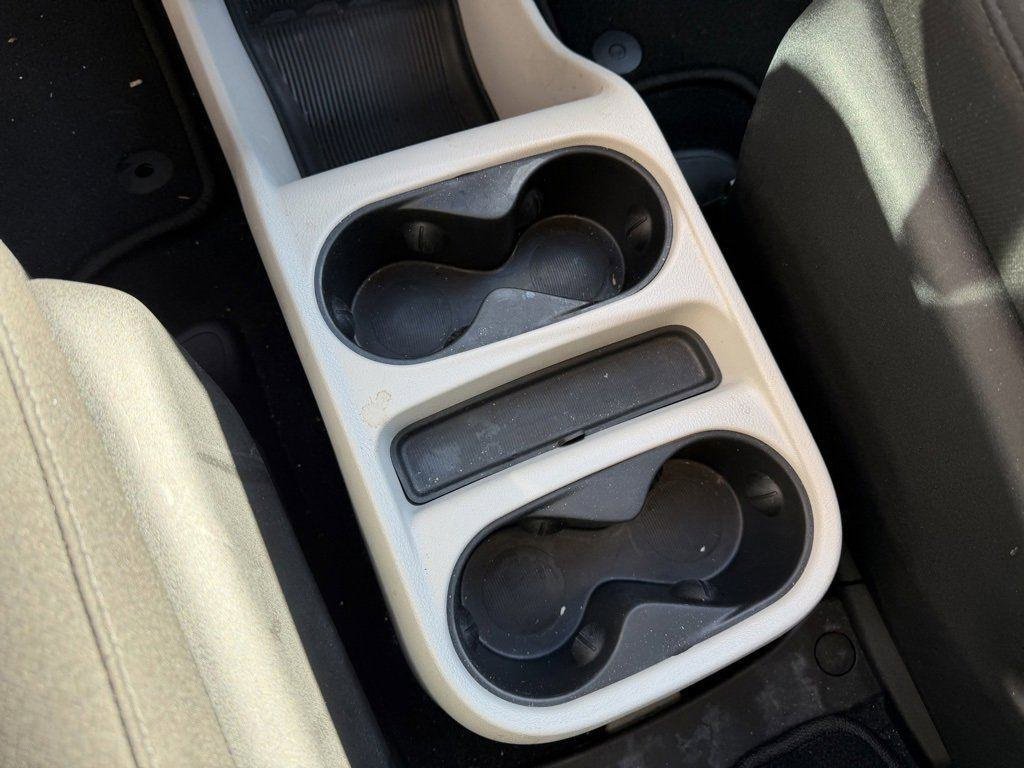 Used 2023 Chrysler Voyager LX image 25