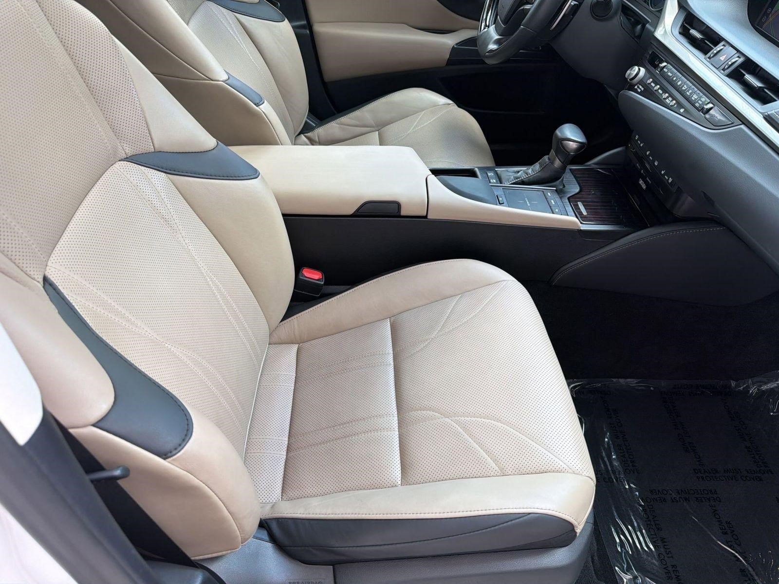 Used 2021 Lexus ES 300h w/ Accessory Package FWD image 32