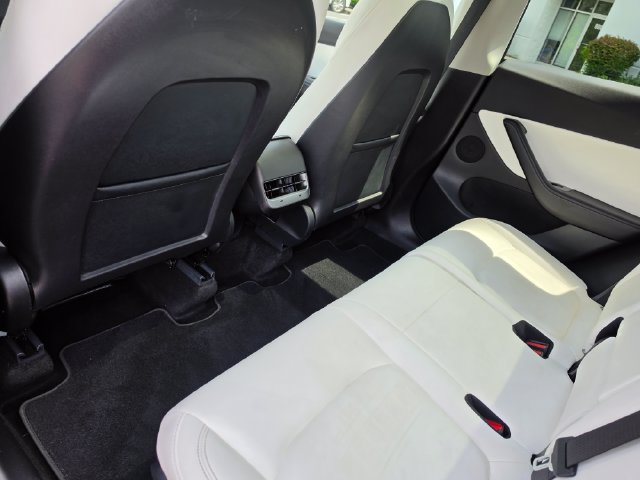 Used 2022 Tesla Model Y Long Range AWD/4WD image 37