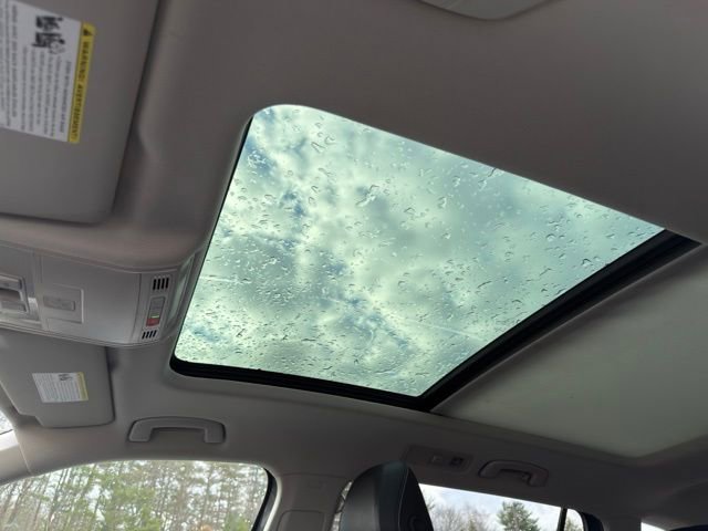 Used 2021 Volkswagen Tiguan SE w/ Panoramic Sunroof Package image 18