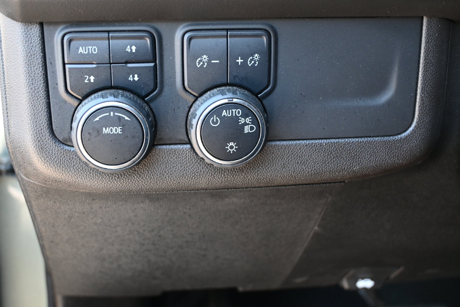 Used 2024 Chevrolet Suburban Premier AWD/4WD image 9