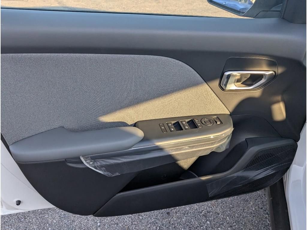 New 2025 Kia K4 EX image 14