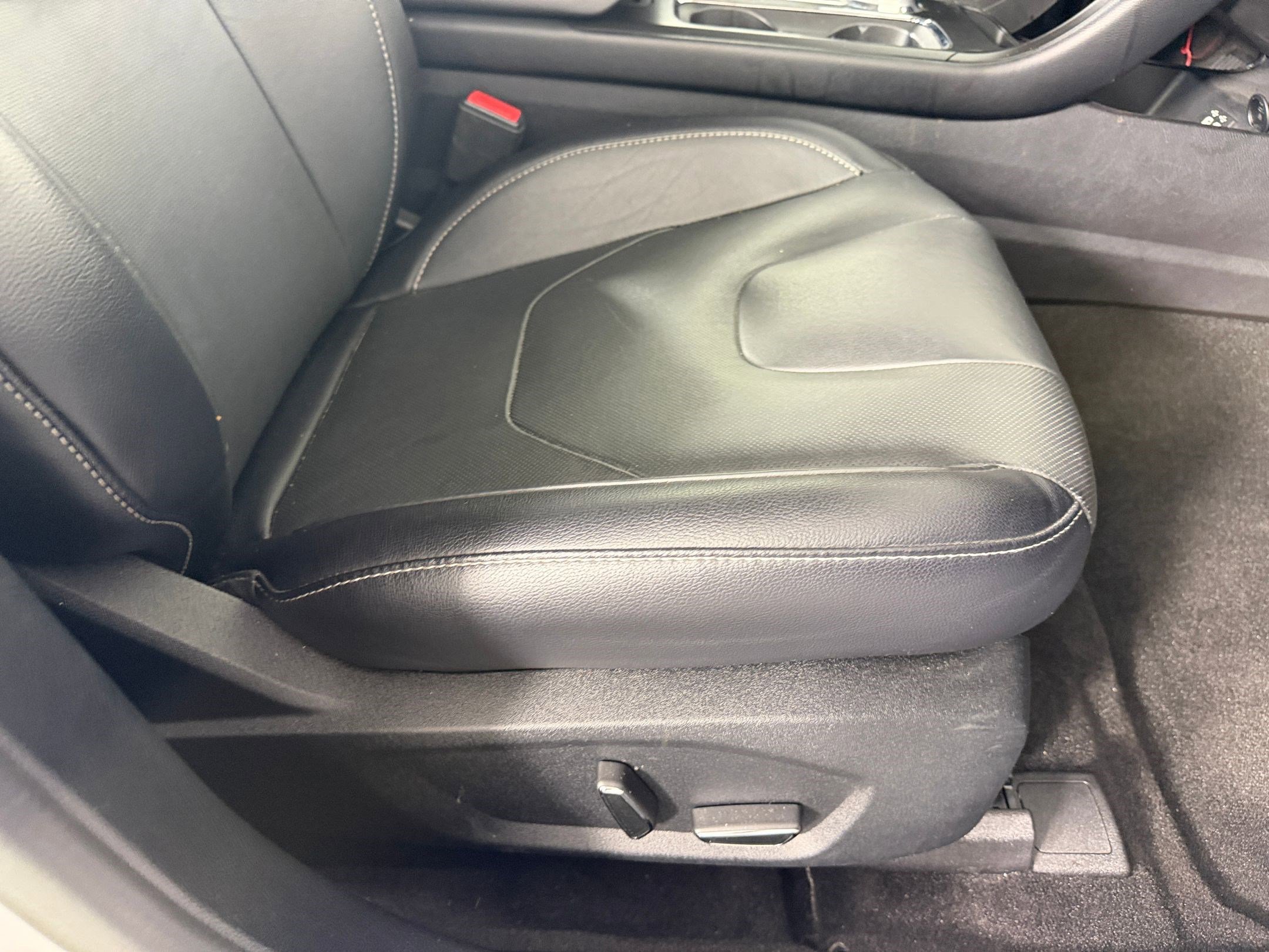 Used 2020 Ford Fusion Titanium AWD/4WD image 34