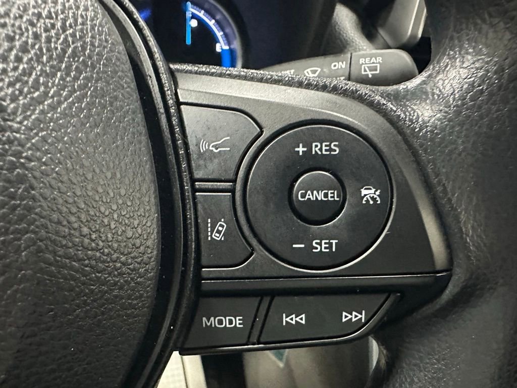 Used 2025 Toyota RAV4 LE AWD/4WD image 20
