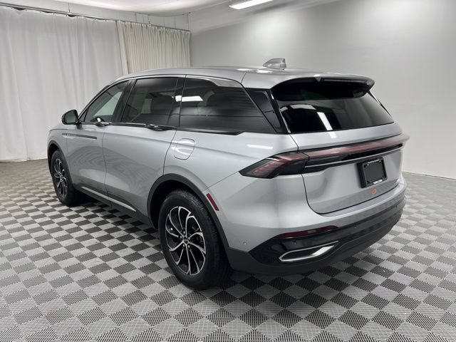 Used 2024 Lincoln Nautilus Premier AWD/4WD image 4