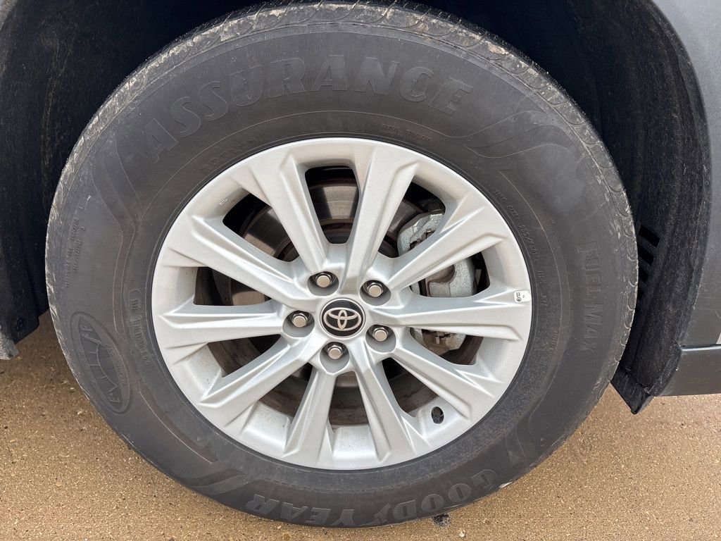 Used 2025 Toyota Grand Highlander AWD image 14