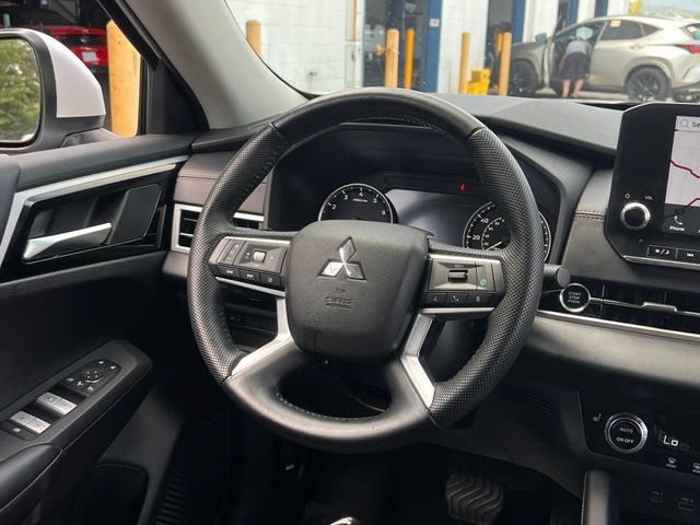 Used 2023 Mitsubishi Outlander SE FWD image 18