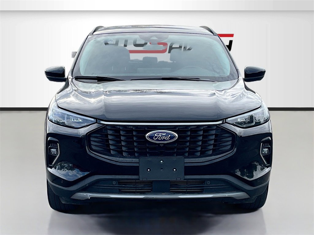 Used 2023 Ford Escape Platinum image 2