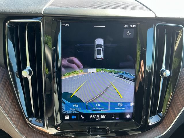 Used 2022 Volvo XC60 B5 Momentum AWD/4WD image 19