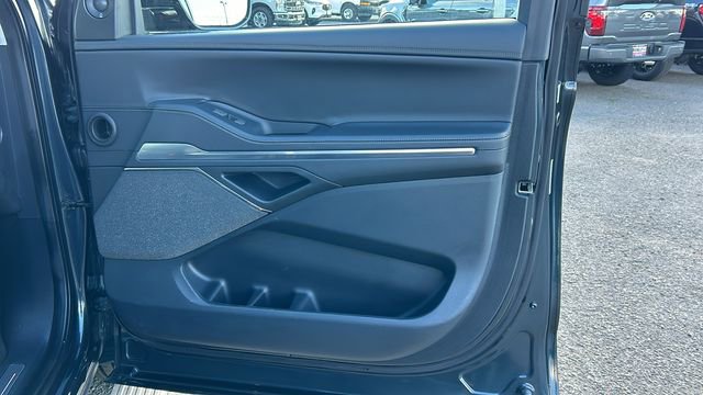 Used 2025 Lincoln Navigator Reserve image 11