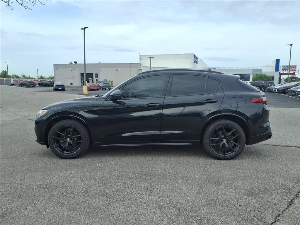 Used 2020 Alfa Romeo Stelvio Ti Sport w/ Quick Order Package 22S Sport AWD/4WD image 5