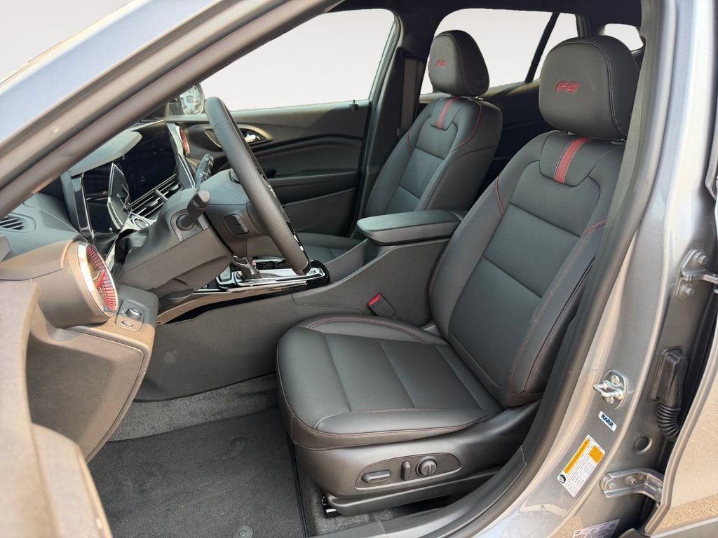 New 2026 Chevrolet Trax RS w/ Sunroof Package FWD image 6