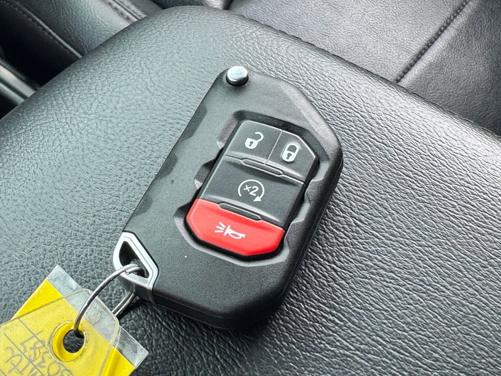 Used 2023 Jeep Wrangler Unlimited Sahara AWD/4WD image 33