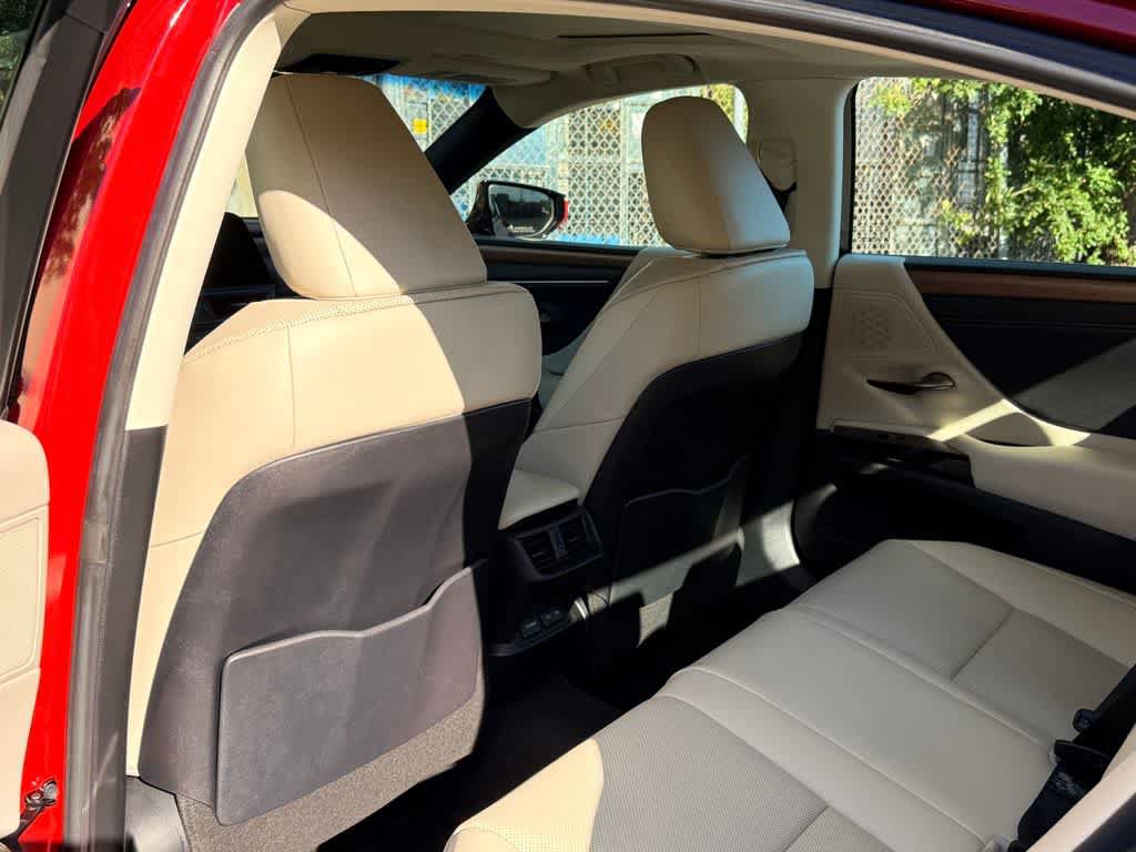 Used 2023 Lexus ES 300h w/ Premium Package FWD image 12