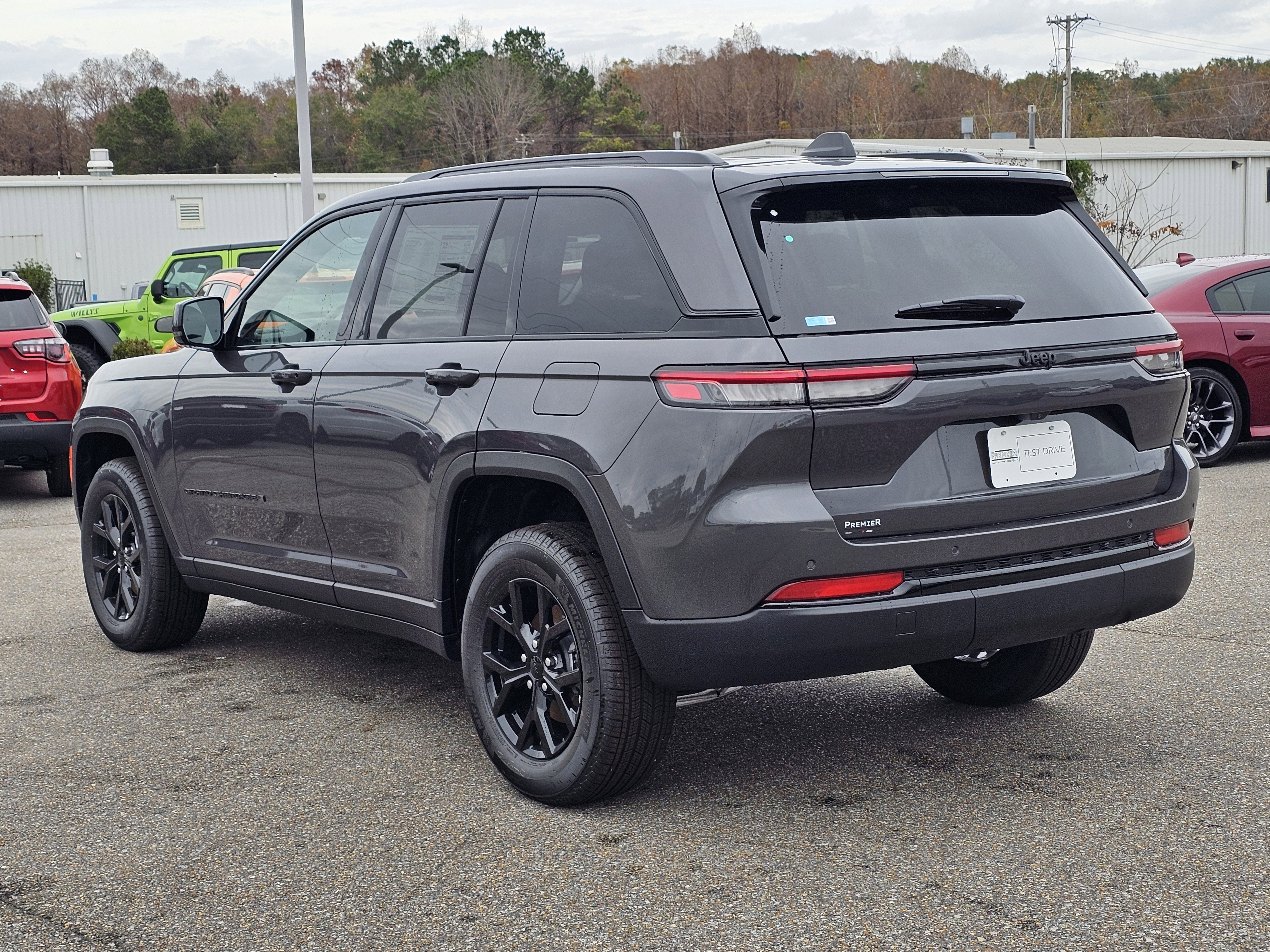 New 2025 Jeep Grand Cherokee Altitude image 11