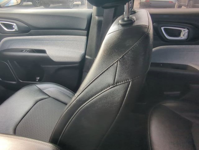 Used 2024 Jeep Compass Latitude image 4