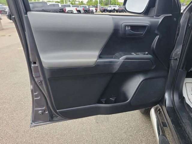 Used 2020 Toyota Tacoma SR AWD/4WD image 9