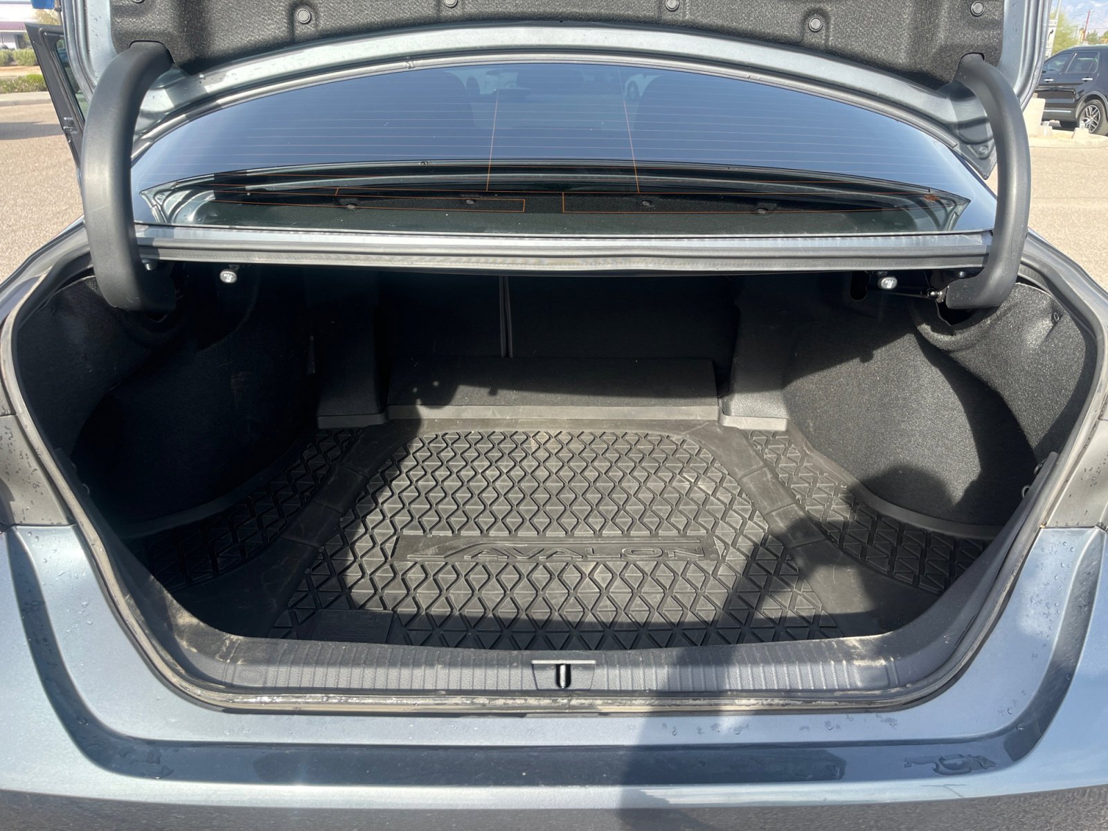 Used 2020 Toyota Avalon XLE image 34