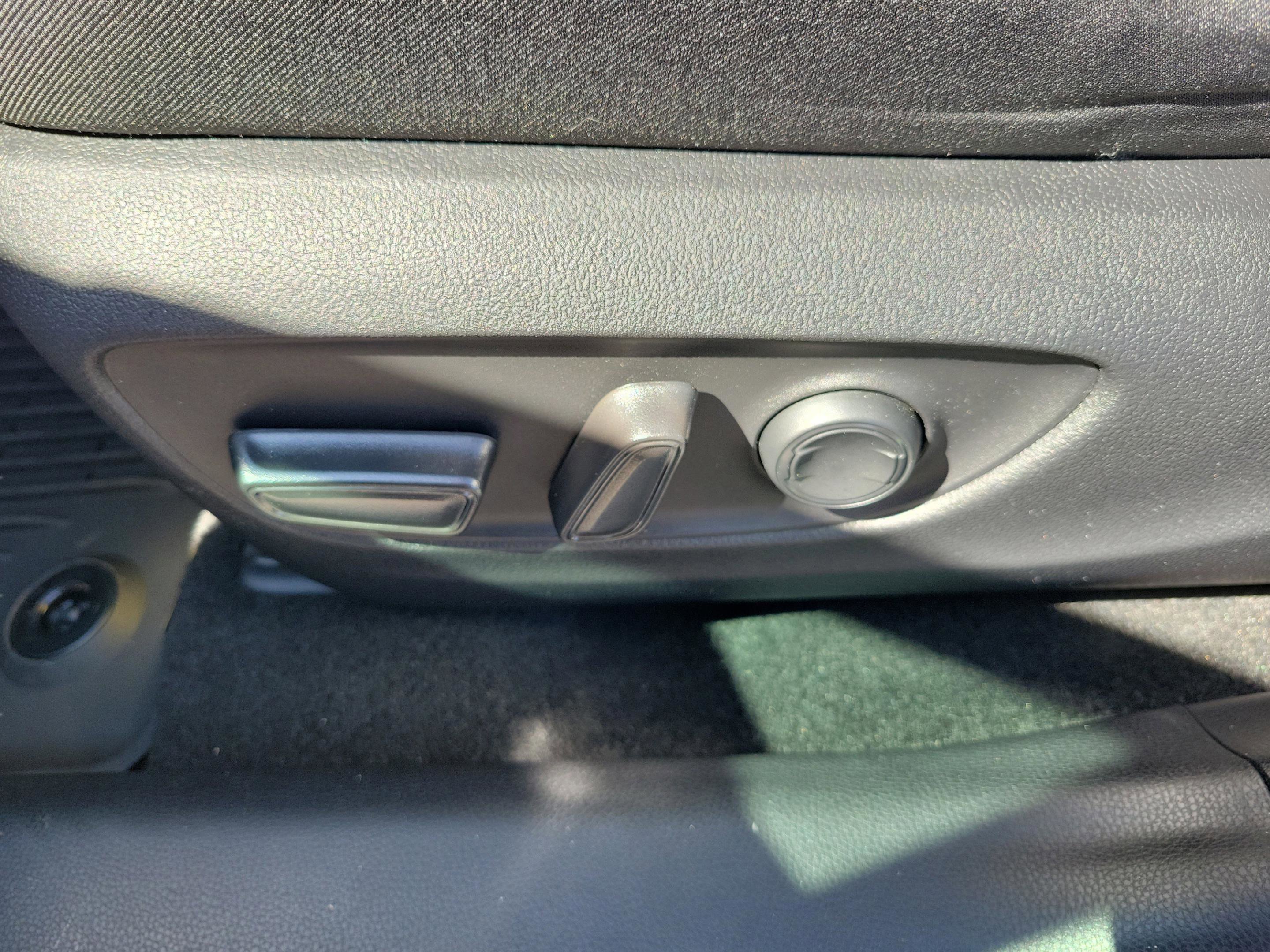 Used 2022 Toyota RAV4 XLE image 14