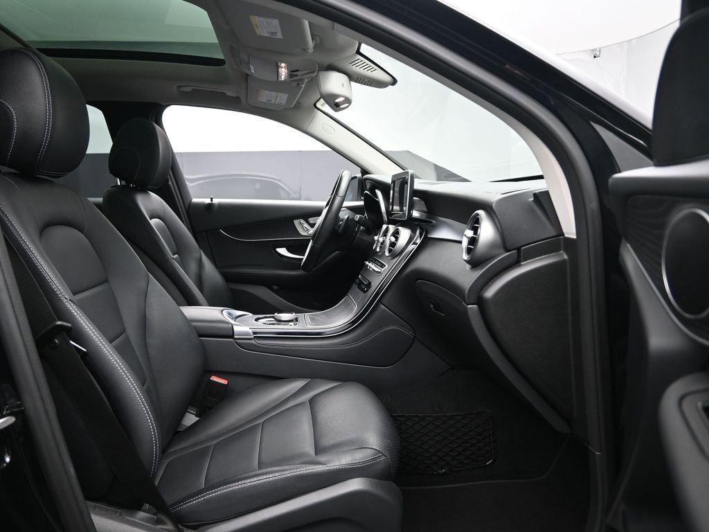 Used 2017 Mercedes-Benz GLC 300 4MATIC image 34