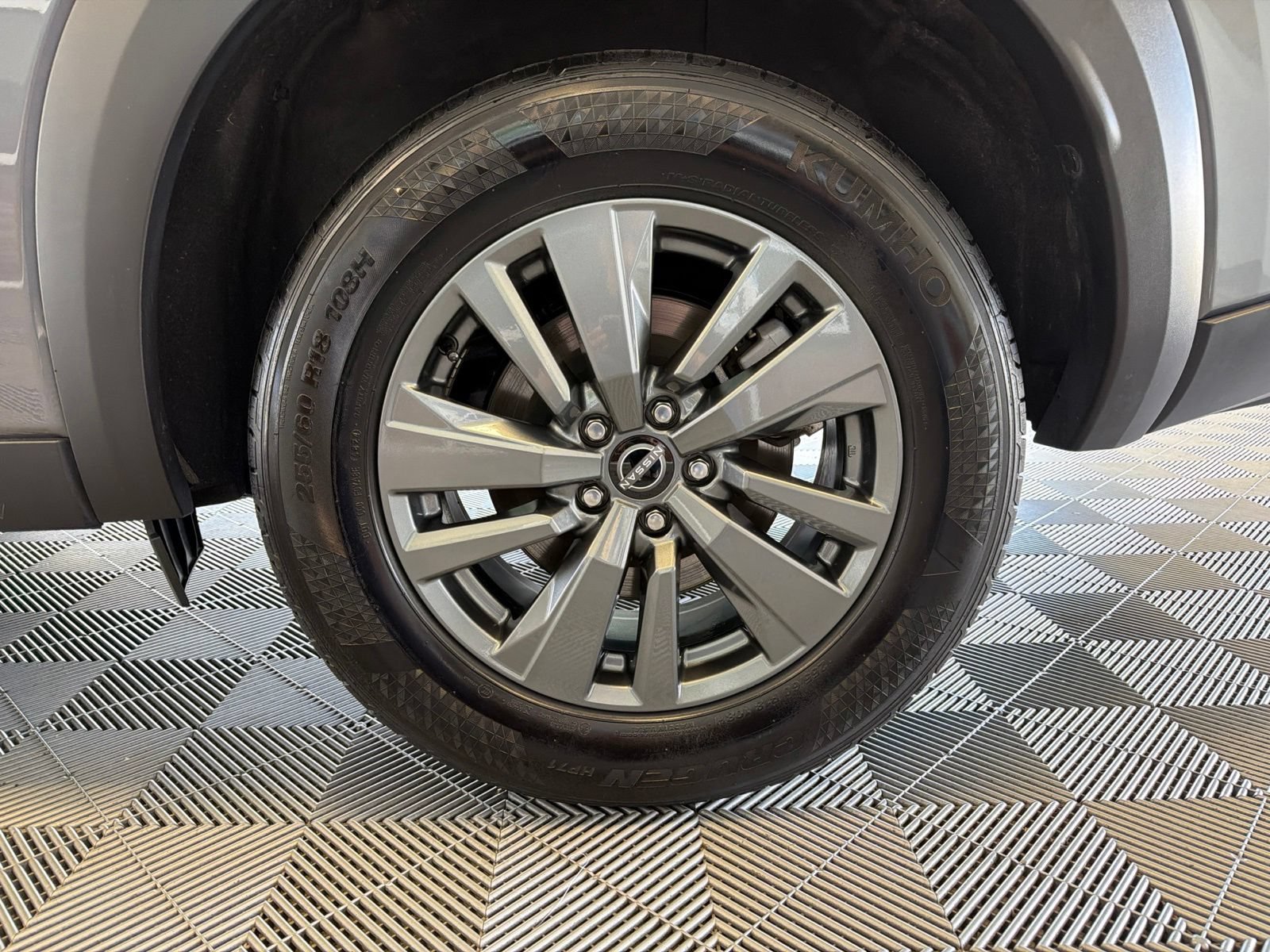Used 2025 Nissan Pathfinder SV AWD/4WD image 8