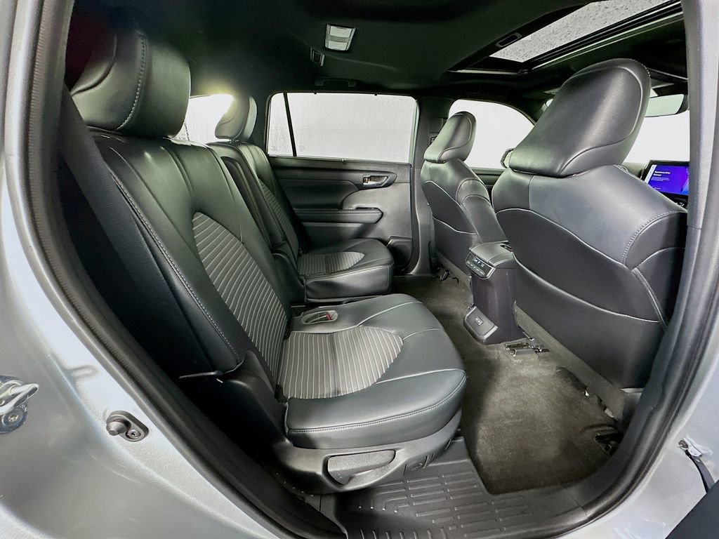 Used 2023 Toyota Highlander XSE image 28