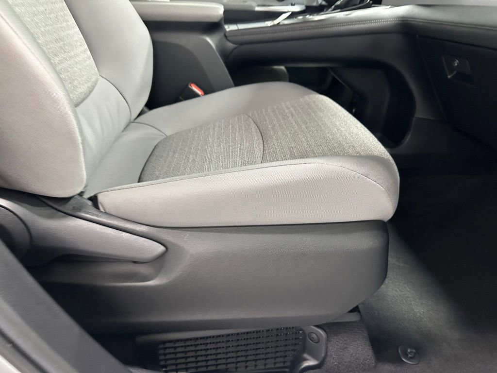 Used 2025 Toyota Sienna LE FWD image 60