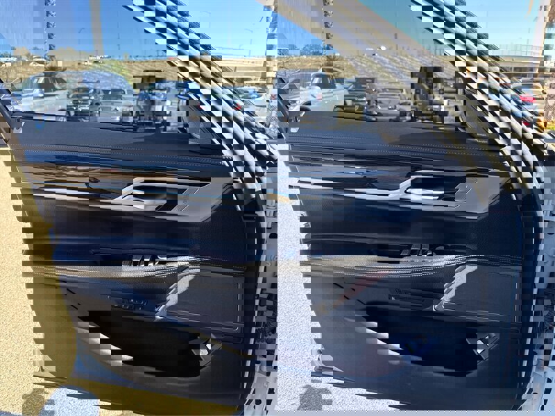 Used 2019 BMW 740i w/ M Sport Package image 17