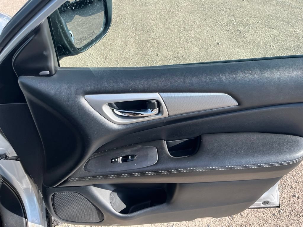 Used 2020 Nissan Pathfinder SL FWD image 37