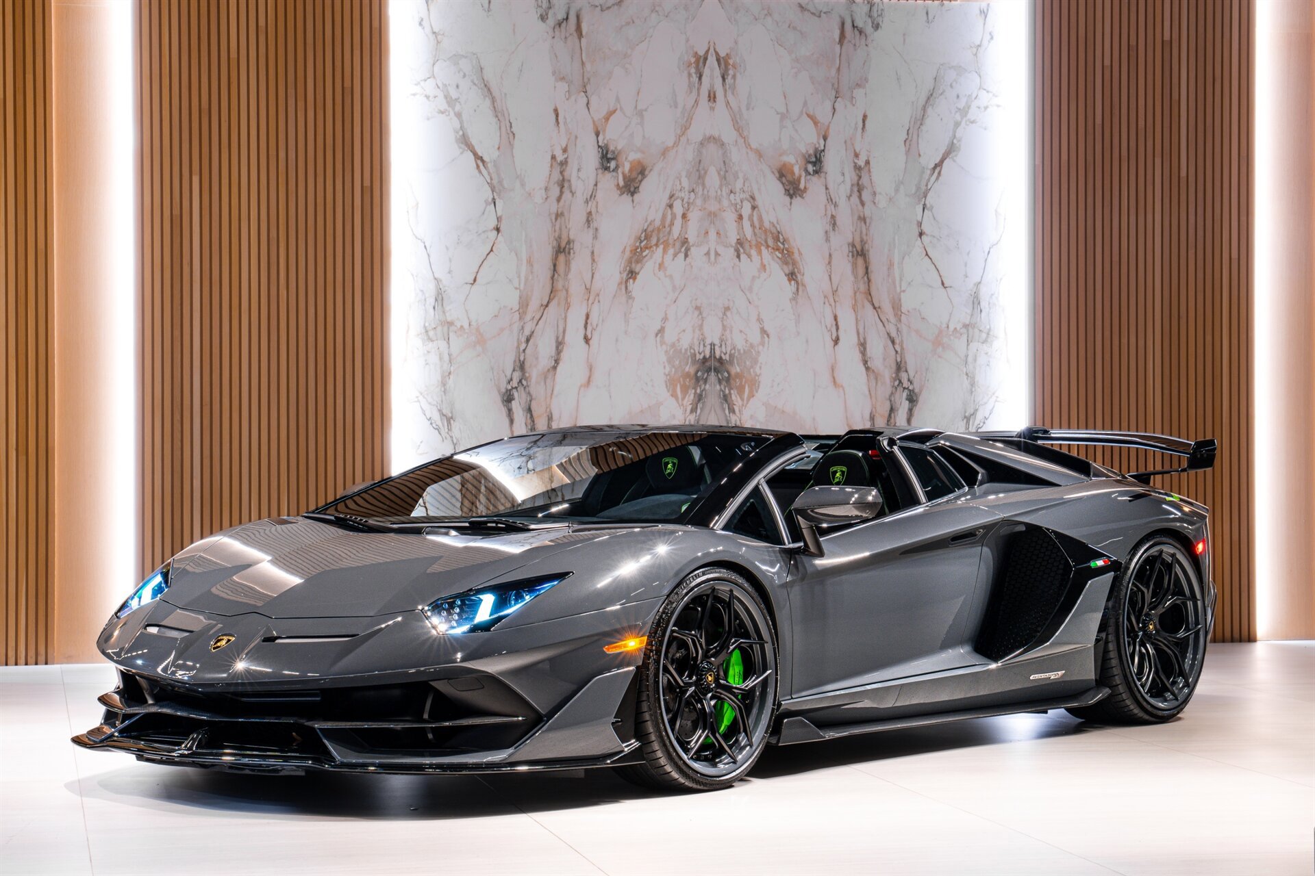 Used 2020 Lamborghini Aventador SVJ AWD/4WD image 1