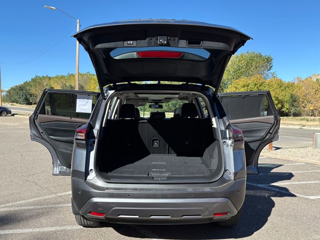 Used 2023 Nissan Rogue SL w/ SL Premium Package image 16