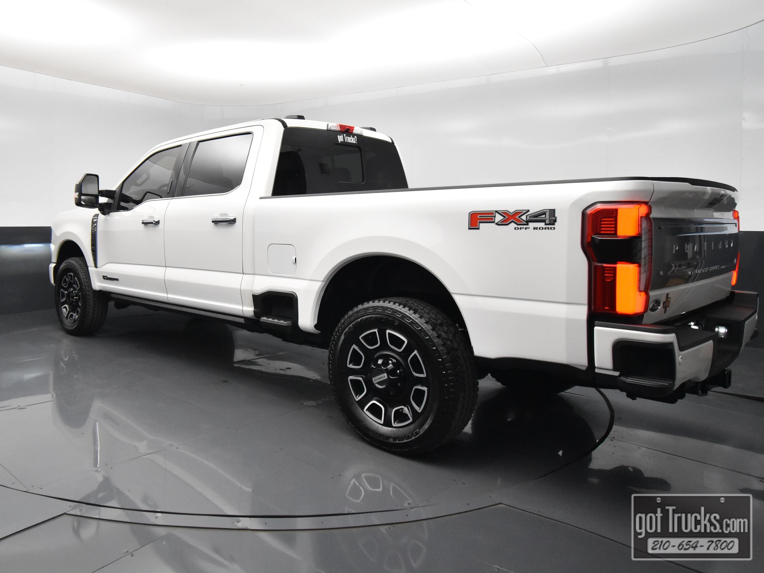 Used 2024 Ford F250 Platinum w/ FX4 Off-Road Package AWD/4WD image 5