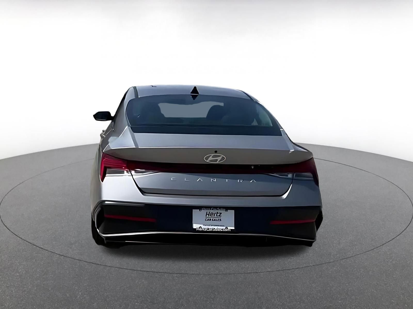 Used 2025 Hyundai Elantra SEL image 12