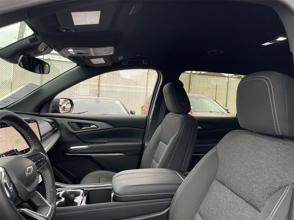 New 2025 Chevrolet Traverse LT w/ Midnight/Sport Edition image 13