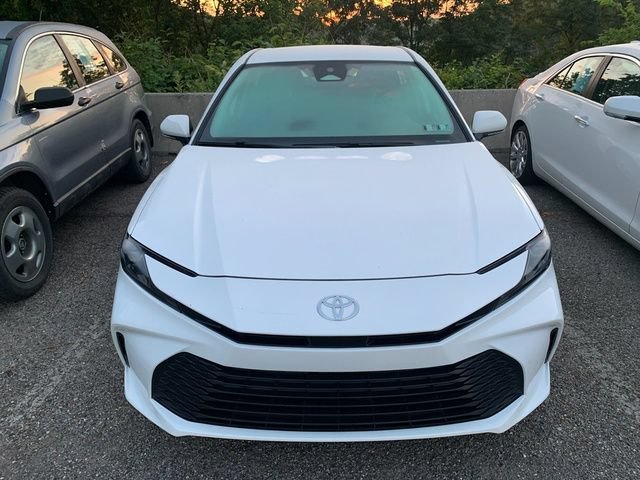 Used 2025 Toyota Camry LE FWD image 3