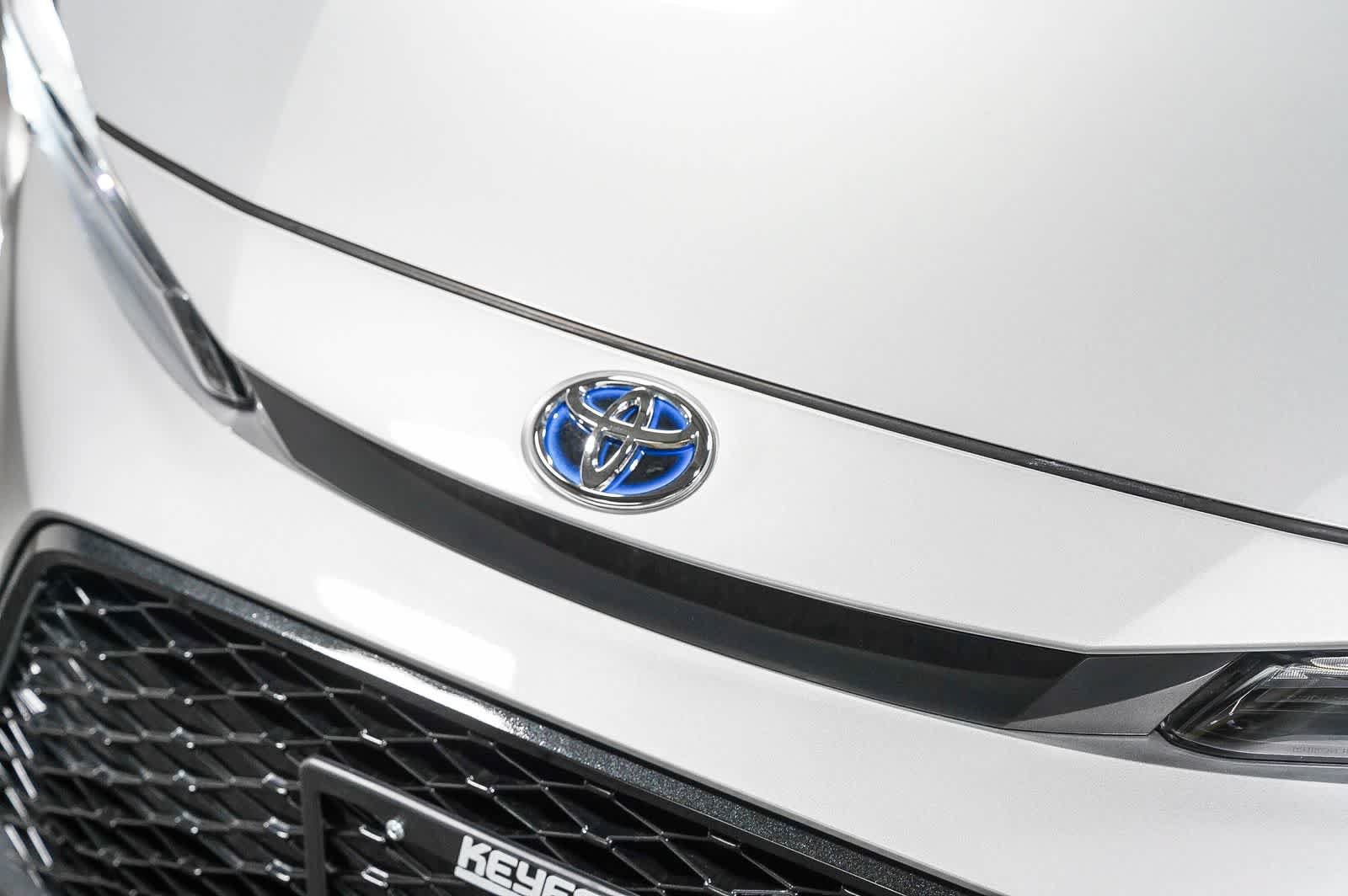 Used 2024 Toyota Corolla SE w/ SE Package FWD image 8