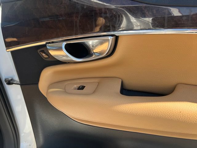 Used 2016 Volvo XC90 T6 Momentum w/ Momentum Plus Package AWD/4WD image 32