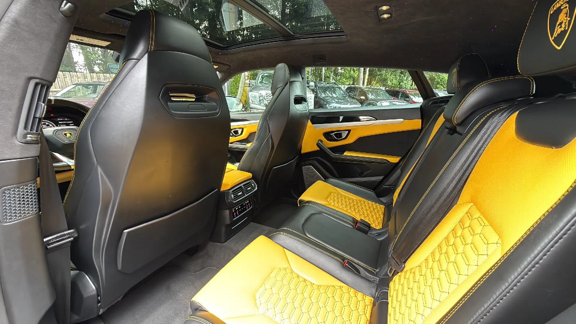 Used 2019 Lamborghini Urus AWD/4WD image 24