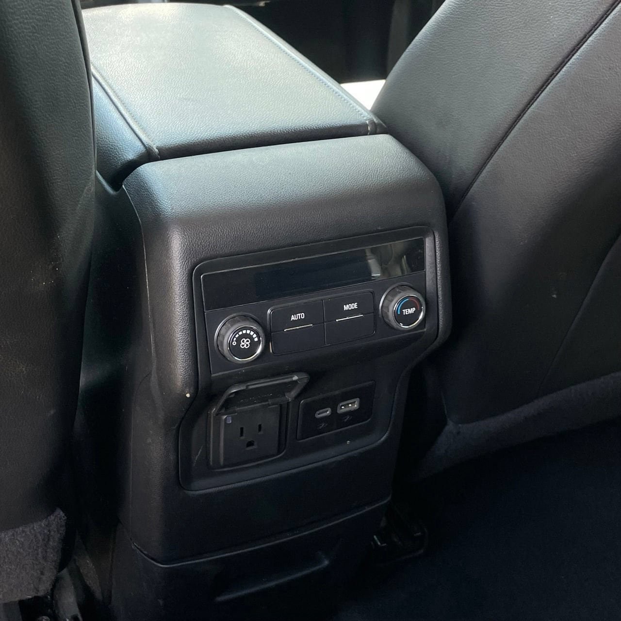 Certified 2023 GMC Acadia SLT FWD image 24