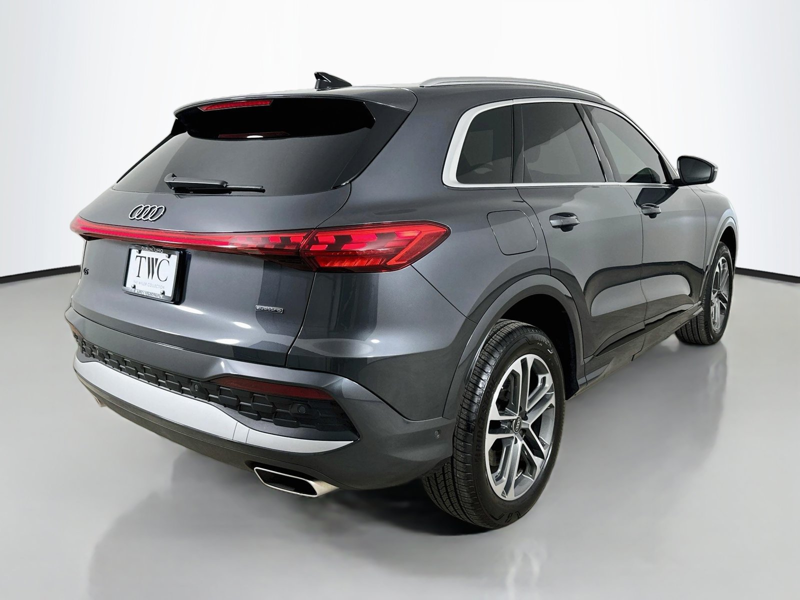 Used 2025 Audi Q5 Premium w/ Convenience Package AWD/4WD image 5