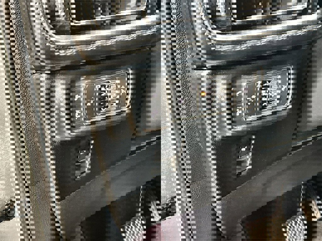 Used 2021 Lincoln Nautilus Reserve image 16