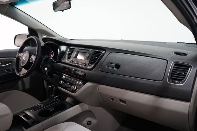 Used 2017 Kia Sedona LX image 18