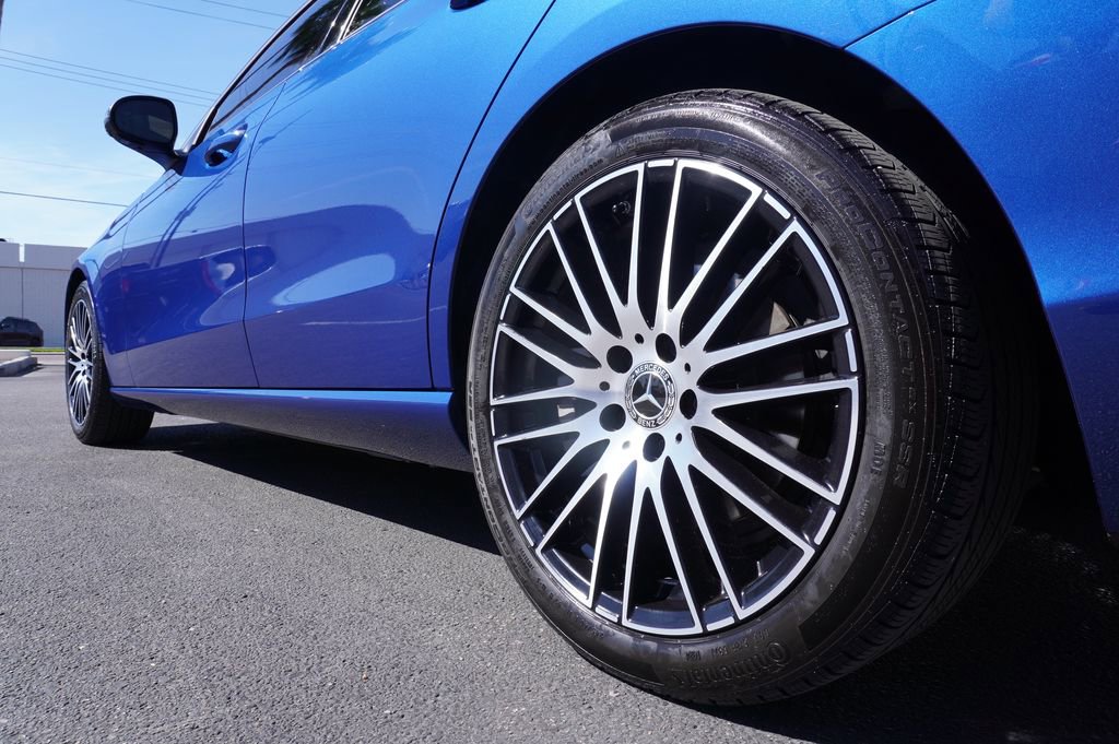 Used 2025 Mercedes-Benz C 300 Sedan image 6