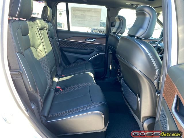 New 2025 Jeep Grand Cherokee Summit w/ Obsidian Package image 8