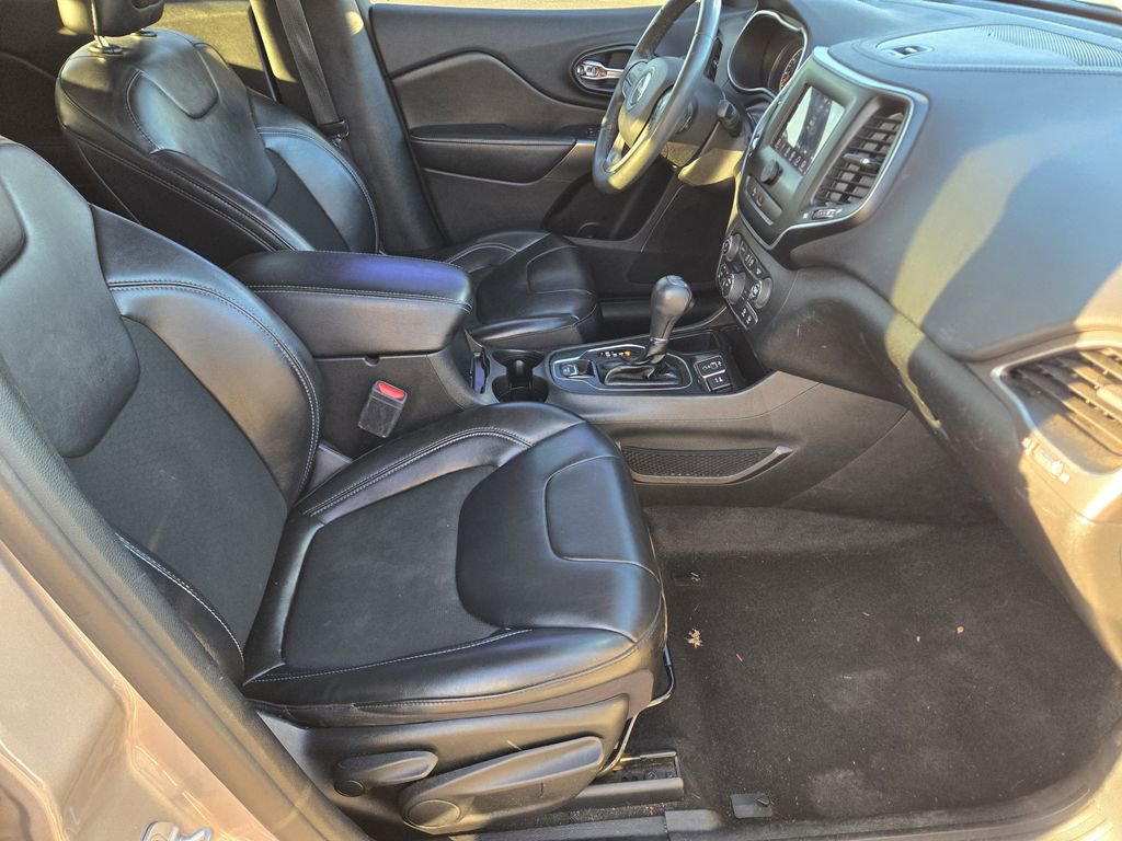 Used 2020 Jeep Cherokee Latitude Plus image 16
