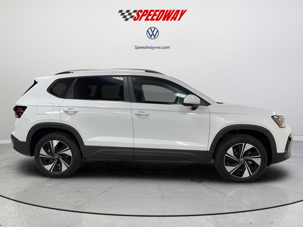 New 2025 Volkswagen Taos SE image 8