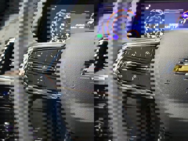 Used 2025 Chevrolet Suburban LT w/ Comfort Package image 24