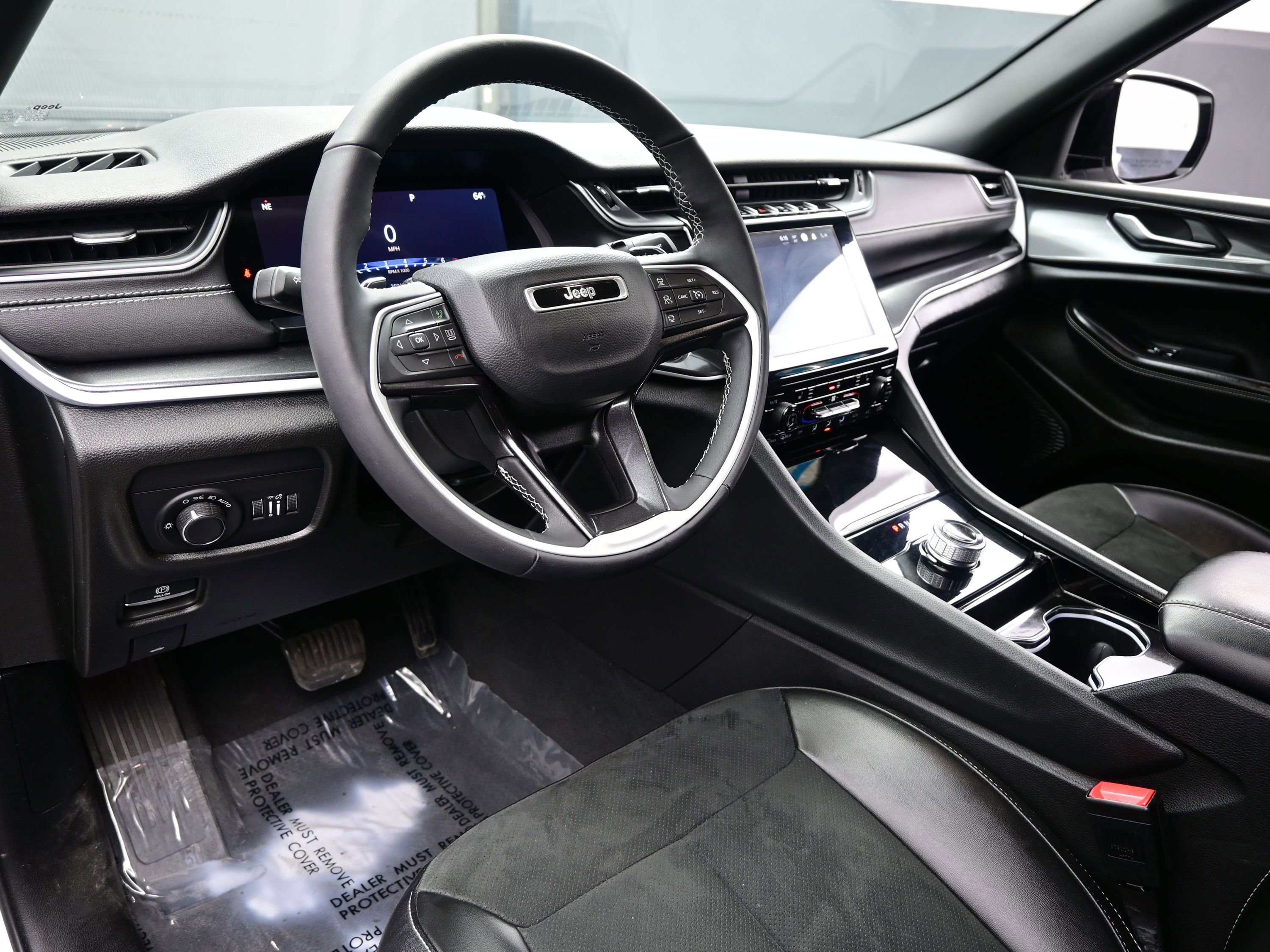 Used 2023 Jeep Grand Cherokee L Laredo image 13