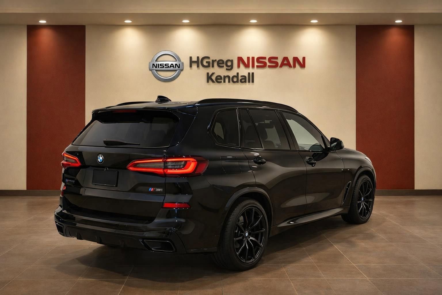 Used 2020 BMW X5 M50i w/ Executive Package image 2